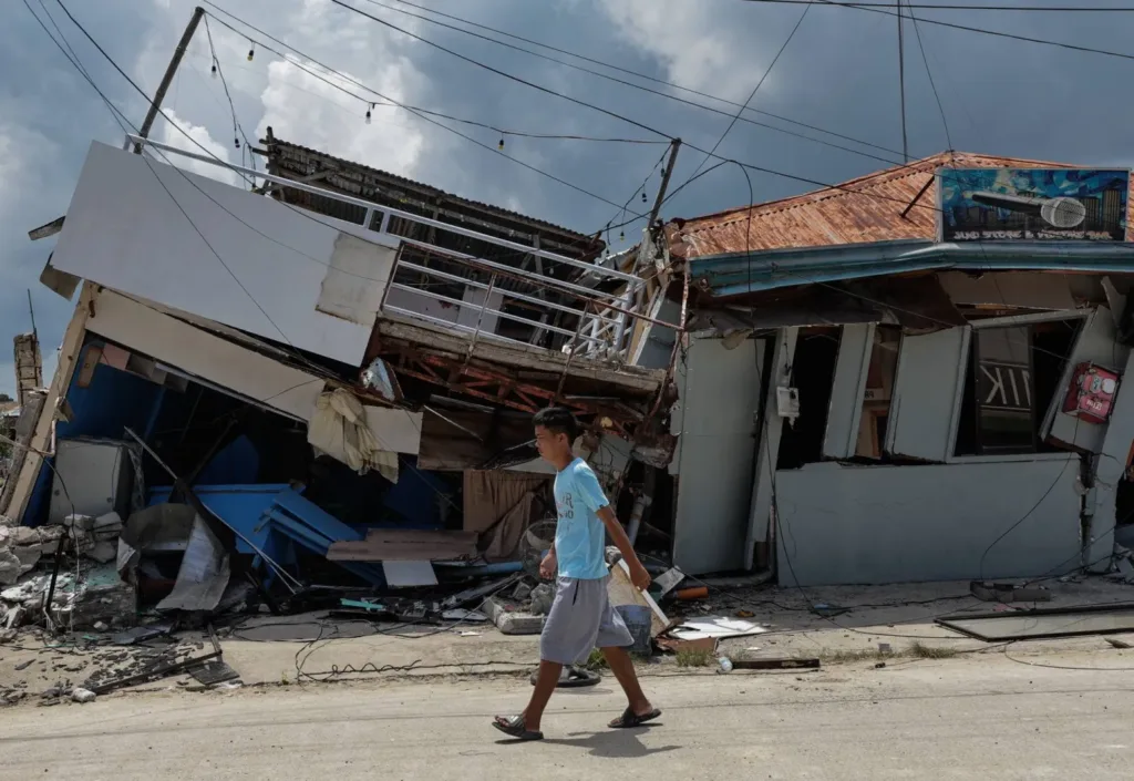 Ισχυρός σεισμός 7,6 Ρίχτερ συγκλονίζει τις Φιλιππίνες