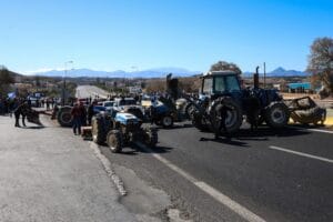 Συλλαλητίριο αγρωτών στην Κρήτη και μπλόκα στους δρόμους