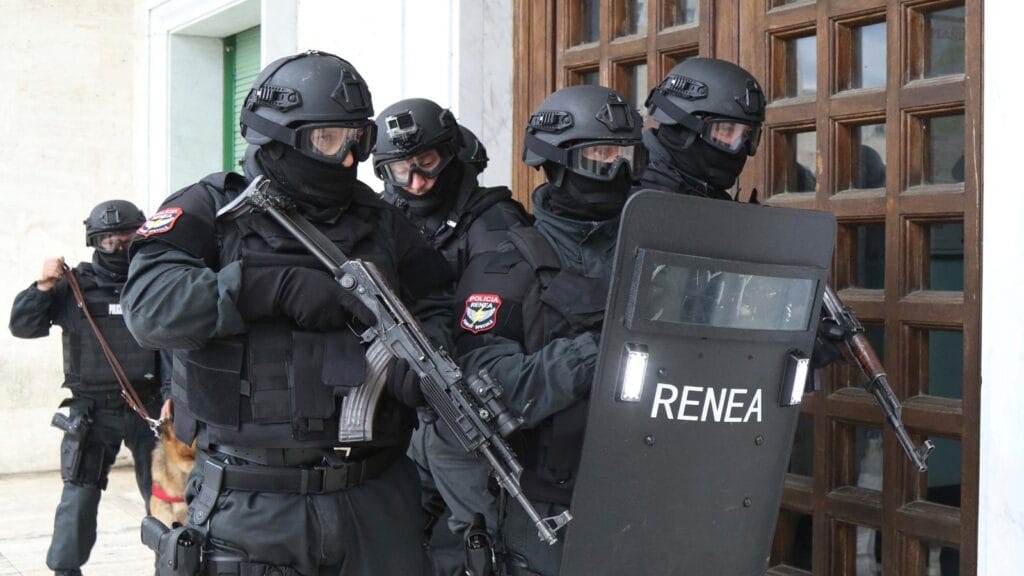 Σοκ στην Αλβανία: Δολοφονία δικαστή μέσα στο Εφετείο Τιράνων