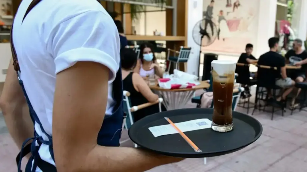 Νόμος Κεραμέως για το 13ωρο: Ψήφιση, αντιδράσεις και πολιτικές προεκτάσεις