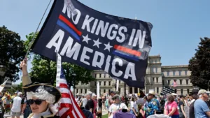 No King In America - Απέναντη στον Τραμπ