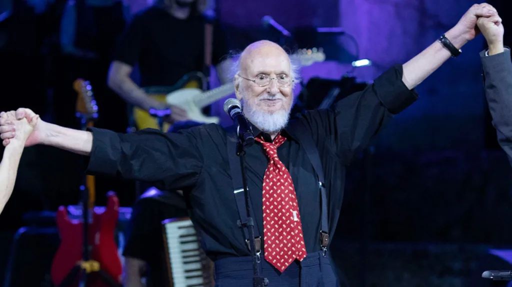 Πένθος στην Ελλάδα: Πέθανε ο τραγουδοποιός Διονύσης Σαββόπουλος