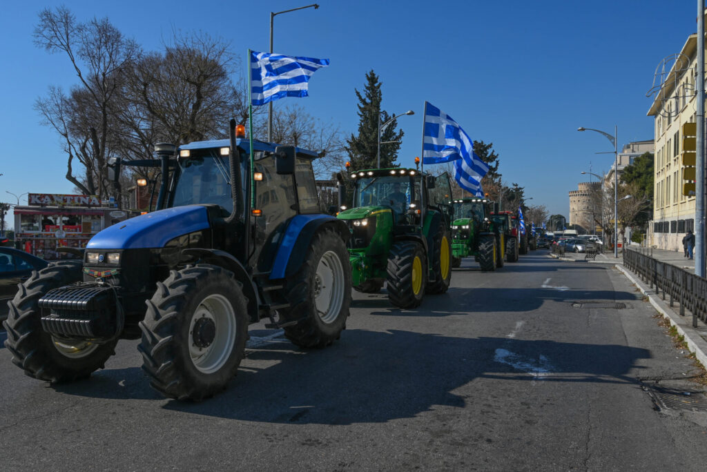Η Ελλάδα σε τροχιά μπλόκων: Κερδύλλια και Βόλος στο επίκεντρο – Αποκλεισμοί στον ΒΟΑΚ στα Χανιά