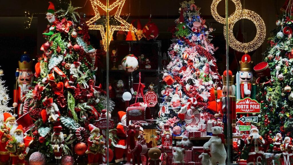 Εορταστικό ωράριο 2025: Ποιες Κυριακές θα λειτουργήσουν τα καταστήματα – Το πρόγραμμα λειτουργίας των Χριστουγέννων