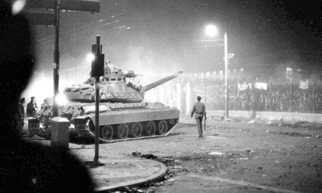 Που βρίσκεται σήμερα το άρμα μάχης που εμβόλισε την πύλη του Πολυτεχνείου με το παρατσούκλι «Μορφωμένος»