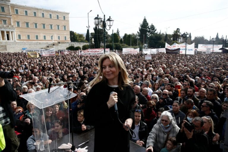 «Κύμα»: Συγκρούσεις, διαψεύσεις και πολιτικές φιλοδοξίες Καρυστιανού και Καραχάλιου