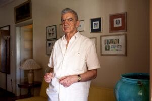 Μένης Κουμανταρέας