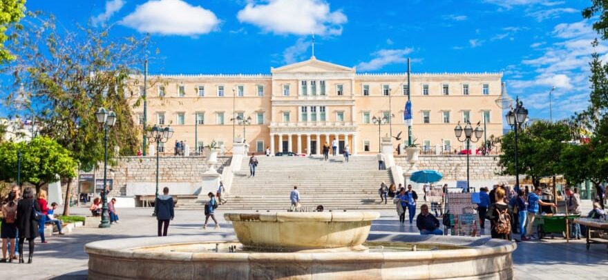 Προειδοποίηση Βρυξελλών: Η Ελλάδα μόνη αρνητική στην Ευρωζώνη μείον 1,94% στους πραγματικούς μισθούς