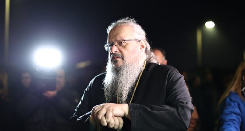 Μητροπολίτης Λαρίσης και Τυρνάβου κ.κ. Ιερώνυμος στο μπλόκο της Νίκαιας: «Στηρίζουμε τον αγώνα σας»