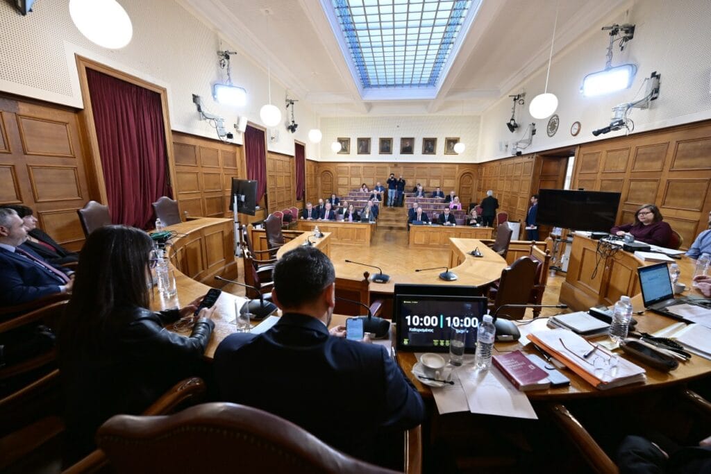 Γιώργος Ξυλούρης στην εξεταστικη: «Φραπές της συμφοράς» βουβός και άνοστος