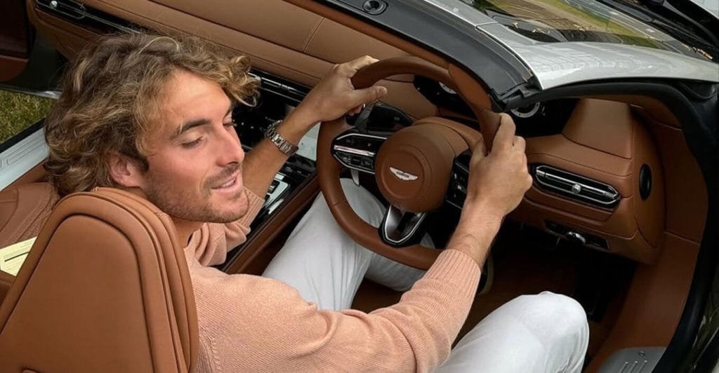 Στέφανος Τσιτσιπάς: Σπριντ στα 213 χλμ/ώρα – Διορία έως την Παρασκευή για το δίπλωμα οδήγησης