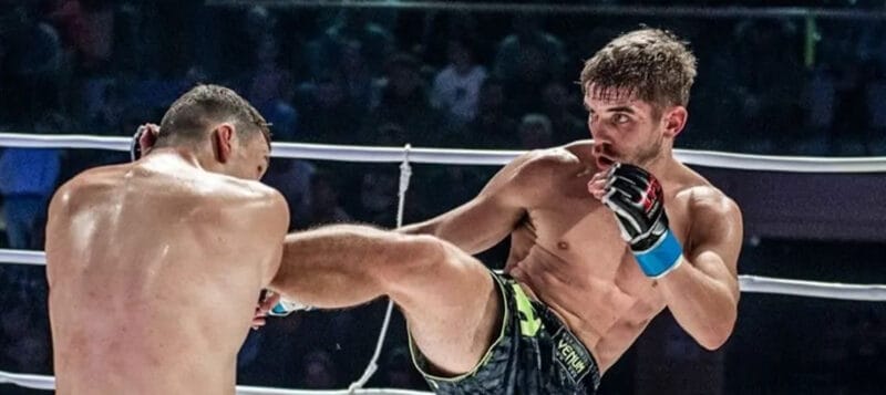 Άγρια επίθεση στον Έλληνα kickboxer Γιάννη Τσουκαλά μέσα στο ρινγκ στη Σερβία
