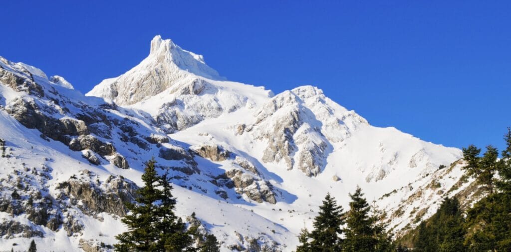 Βαρδούσια Όρη: Νεκροί εντοπίστηκαν οι τρεις ορειβάτες κάτω από χιονοστιβάδα – Μαζί με τους βρέθηκε και μία γυναίκα