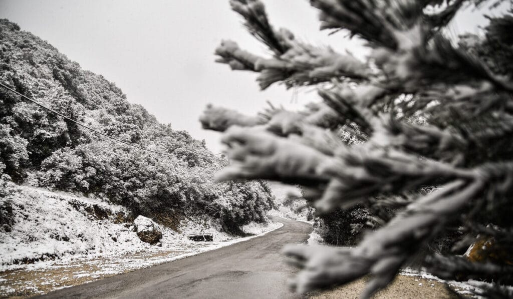 Έκτακτο δελτίο ΕΜΥ: Πολύ ισχυρή ψυχρή εισβολή σε εξέλιξη – Χιονοπτώσεις ακόμη και σε πεδινές περιοχές της βόρειας Ελλάδας