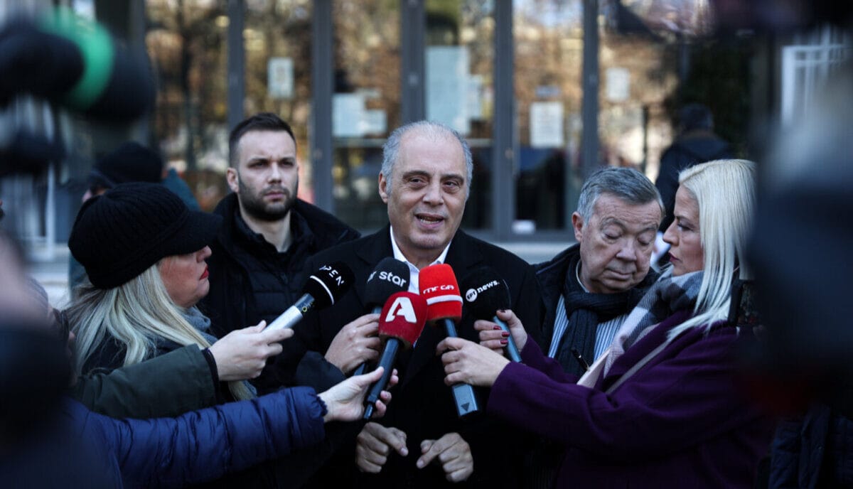 Κυριάκος Βελόπουλος από Δικαστικό Μέγαρο Λάρισας: «Οι αγρότες πρέπει να συνεχίσουν τα μπλόκα»