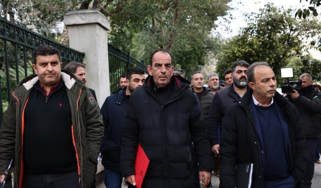 Συντεταγμένη αποχώρηση των τρακτέρ από τα μπλόκα – Τον Φλεβάρη οι αποφάσεις για μαζική κάθοδο στην Αθήνα