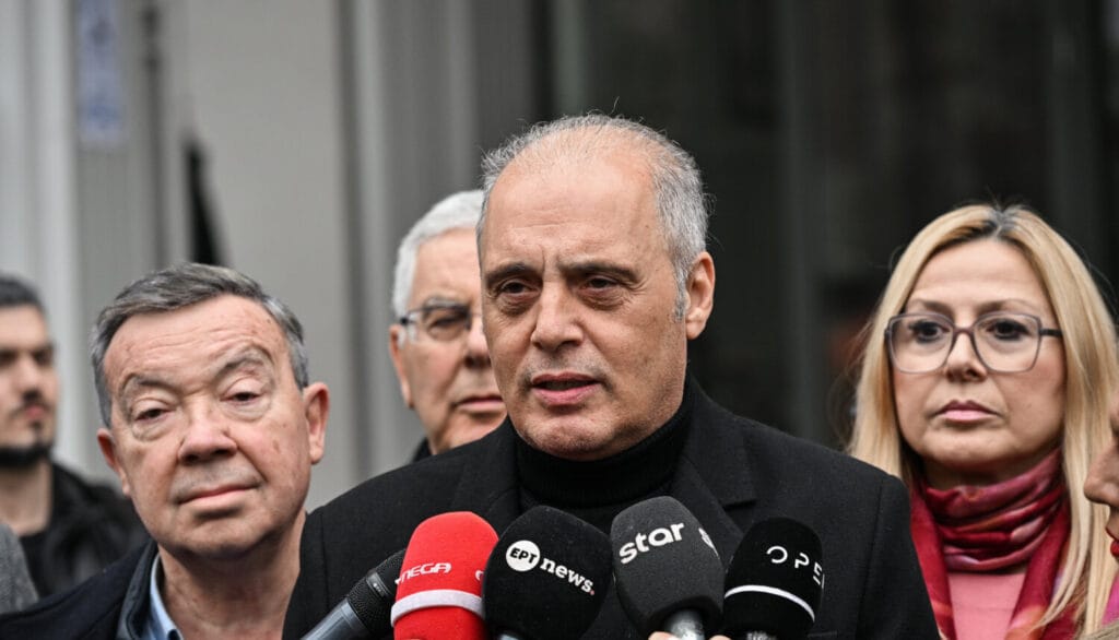 Κυριάκος Βελόπουλος από Δικαστικό Μέγαρο Λάρισας για τα «χαμένα βίντεο»: «κάποιοι ήθελαν τη συγκάλυψη και την επιχείρησαν»