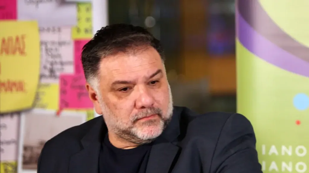 Βαρύ πένθος για τον Γρηγόρη Αρναούτογλου – Ο αποχαιρετισμός στη μητέρα του και η εξομολόγηση για τους γονείς του