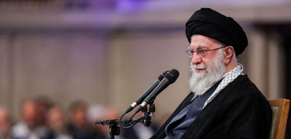 Φλέγεται το Ιράν: 12η ημέρα εξέγερσης, δεκάδες νεκροί – Απειλές Χαμενεΐ και προειδοποιήσεις Τραμπ