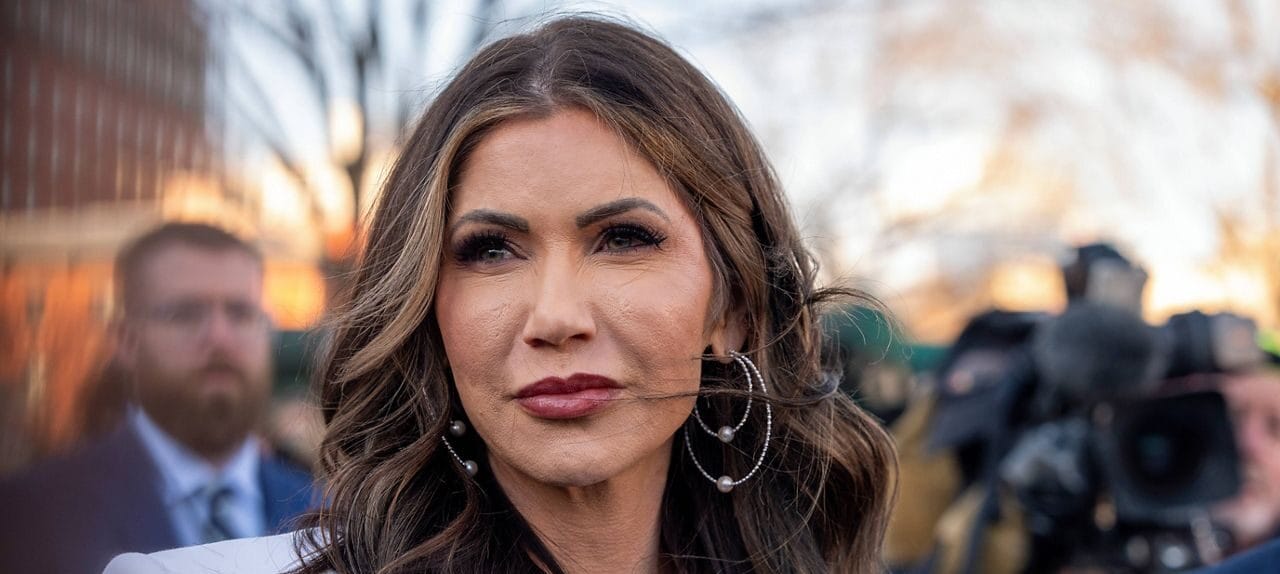 Η Σιδηρά Κυρία της ICE: Ποια είναι πραγματικά η Κρίστι Νόεμ;