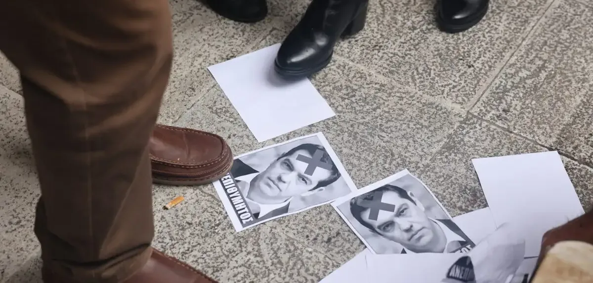 «Ανεπιθύμητος»: Ένταση με 6 συλλήψεις έξω από το Ολύμπιον στην παρουσίαση του βιβλίου «Ιθάκη» του Αλέξη Τσίπρα