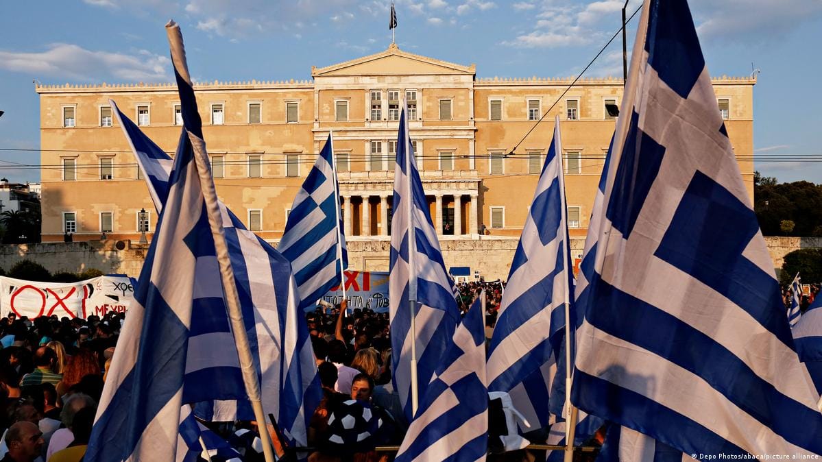 Κυβέρνηση σε σταυροδρόμι: Πόλεμος και γεωπολιτική κρίση αναθερμαίνουν το σενάριο εκλογικού αιφνιδιασμού