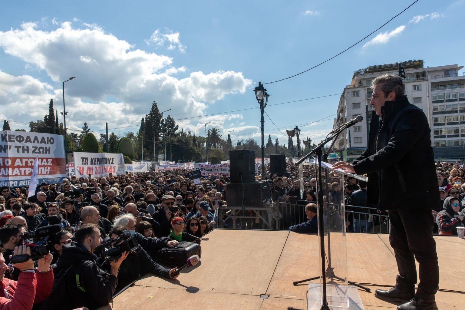 Παύλος Ασλανίδης στο Σύνταγμα: ««Ζητάμε να χυθεί άπλετο φως στο έγκλημα που κόστισε τόσες αθώες ζωές – Τίποτα δεν ξεχάστηκε»