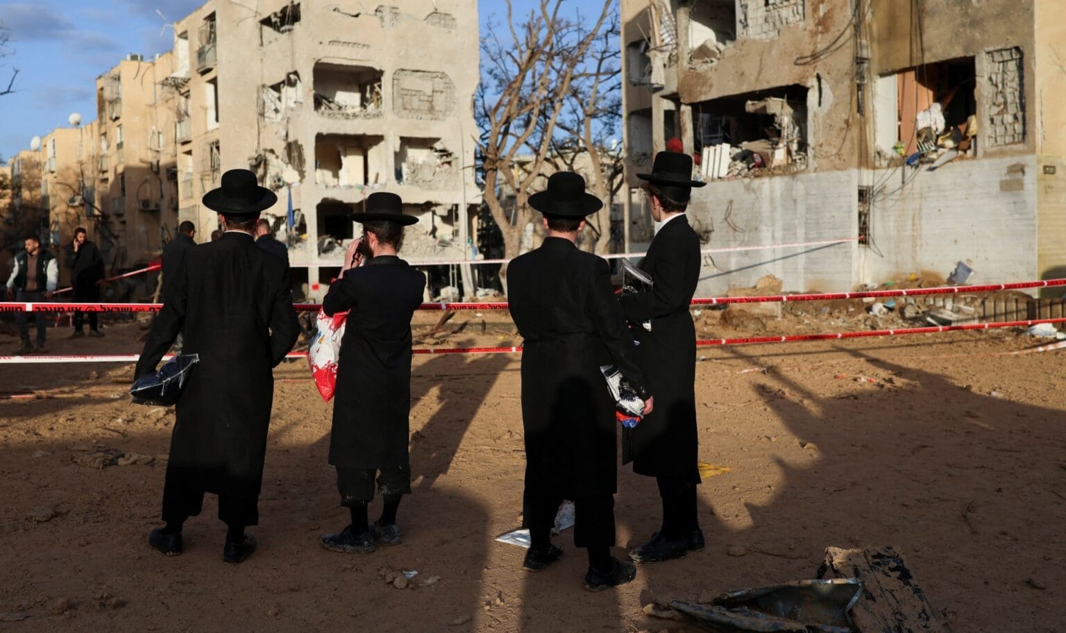 «Βαλλιστική Καταιγίδα»: Νύχτα κόλασης στο Ισραήλ – Ιρανικοί πύραυλοι έσπειραν το χάος σε Ντιμόνα και Αράντ