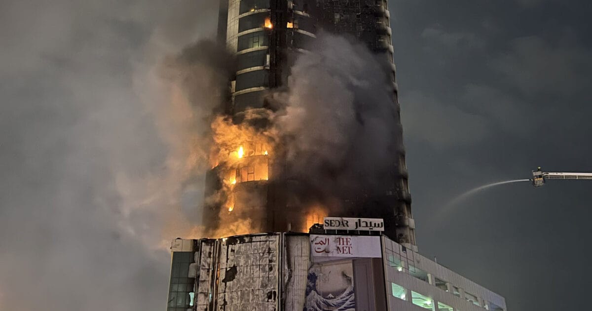 Ιρανικό drone «χτύπησε» το Διεθνές Αεροδρόμιο του Ντουμπάι – Αγωνία για 25 εγκλωβισμένους Έλληνες