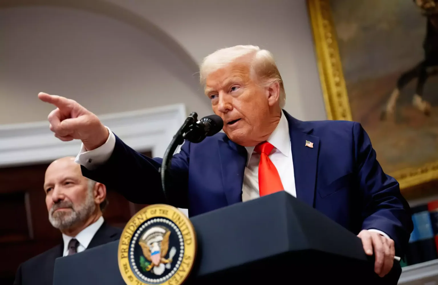 Τραμπ: «Τους δώσαμε μέχρι αύριο βράδυ – Σε τέσσερις ώρες γκρεμίζουμε το Ιράν – Θα επιστρέψουν στην εποχή των λίθων»