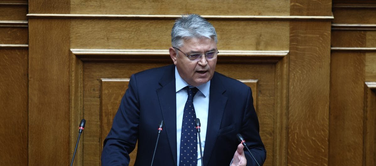 Ο Δημήτρης Νατσιός βάζει φωτιά στη συζήτηση για το Σύνταγμα: «Η Δημοκρατία δεν εκβιάζεται – Το άρθρο 86 είναι μνημείο ντροπής»