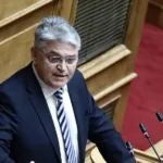 Νατσιός στη Βουλή: «Είστε μια κυβέρνηση θίασος που γονατίζει την κοινωνία, διαλύει την ενέργεια και αφήνει την Ελλάδα χωρίς παιδιά»