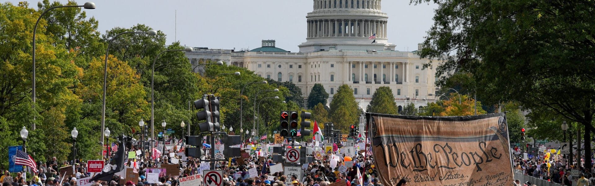 Το No Kings απέναντι στον Τραμπ: Η Αμερική στους δρόμους