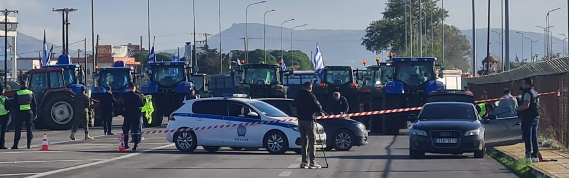 Αγρότες Αλεξανδρούπολης: Μπλόκα, διαμαρτυρίες και η αποχώρηση του Πρωθυπουργού από την πίσω πλευρά του αεροδρομίου