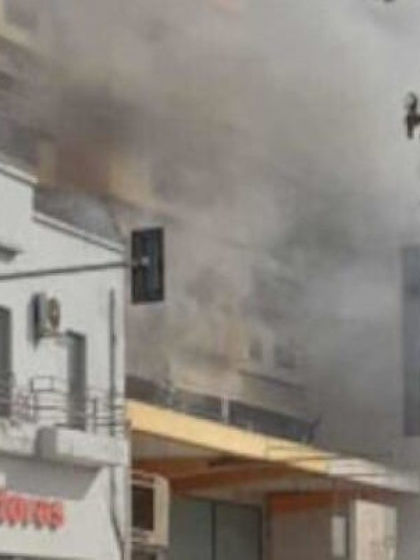 Νεάπολη Θεσσαλονίκης: Νεκρή γυναίκα 70 χρονών από φωτιά σε πολυκατοικία